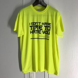 Graphic Tee Neón green Festival Outfit